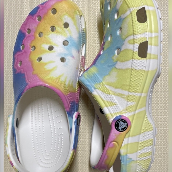 CROCS Shoes - FLASH SALE!!! CROCS Yellow and Blue Water Shoes with Adjustable Heel Strap